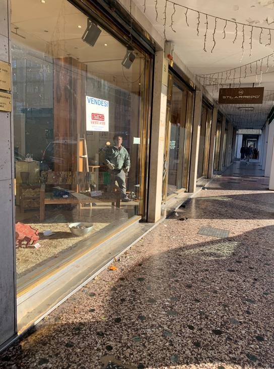 negozio in vendita a Venezia in zona Marghera