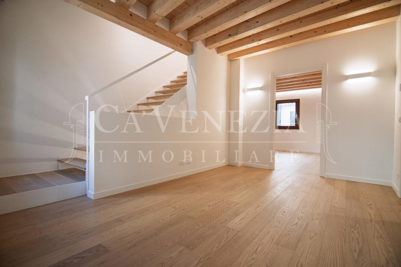 casa indipendente in vendita a Venezia in zona Sestiere Santa Croce