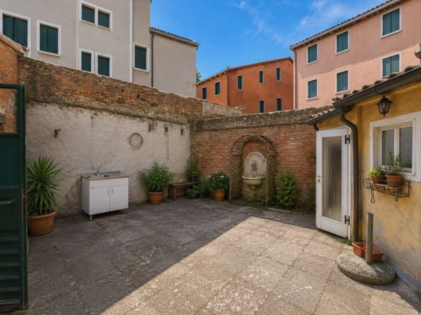 locale commerciale in vendita a Venezia in zona Sestiere Castello