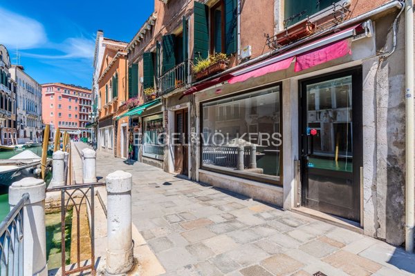 negozio in vendita a Venezia in zona Sestiere Santa Croce