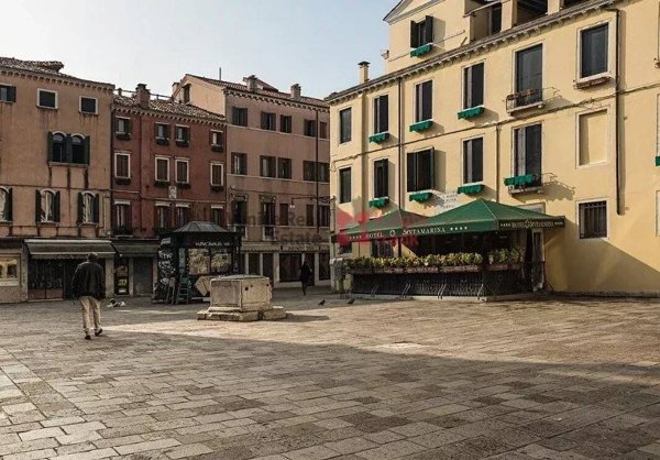 locale commerciale in vendita a Venezia