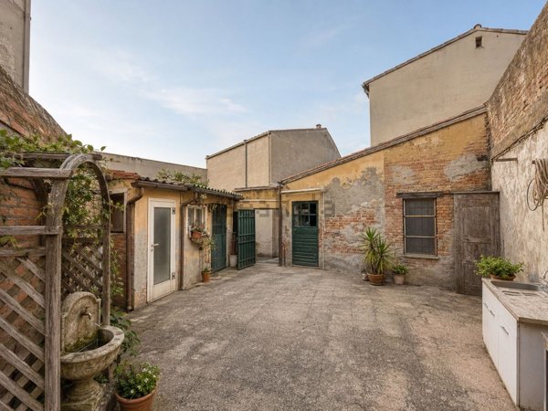 villa in vendita a Venezia in zona Sestiere Castello