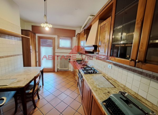 appartamento in vendita a Venezia in zona Lido di Venezia