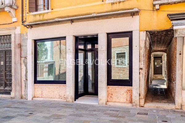 negozio in vendita a Venezia in zona Sestiere Cannaregio