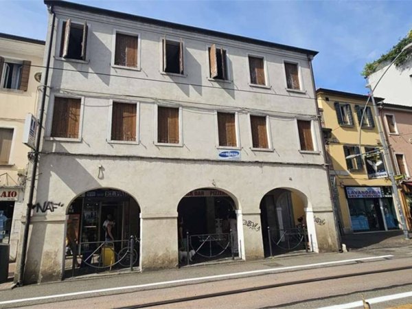 negozio in vendita a Venezia in zona Mestre