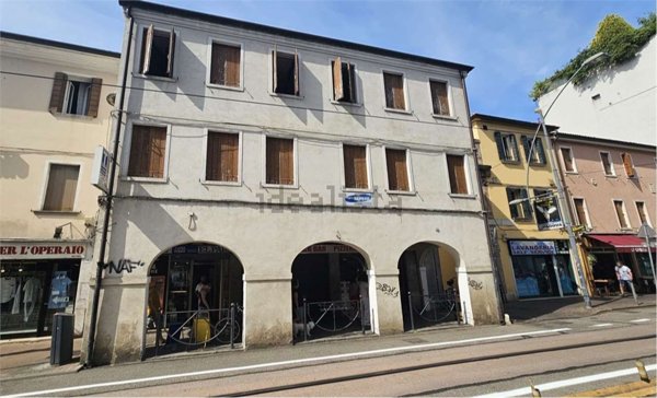 negozio in vendita a Venezia in zona Mestre