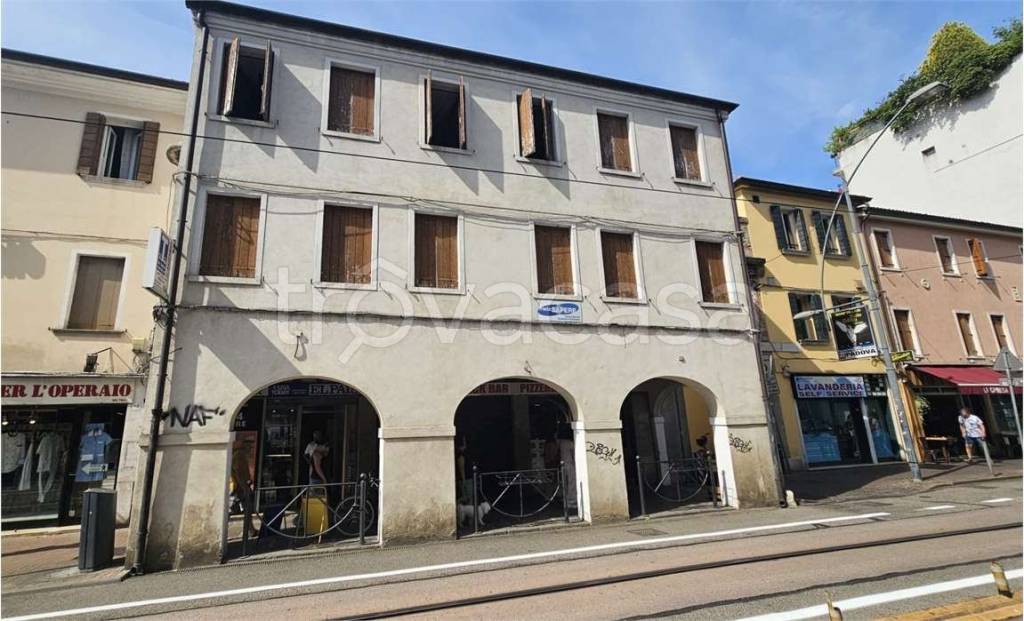 negozio in vendita a Venezia in zona Mestre
