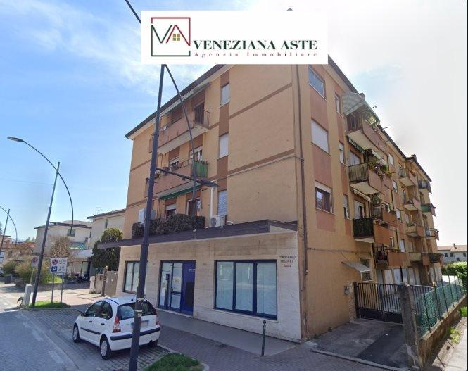 negozio in vendita a Venezia in zona Mestre