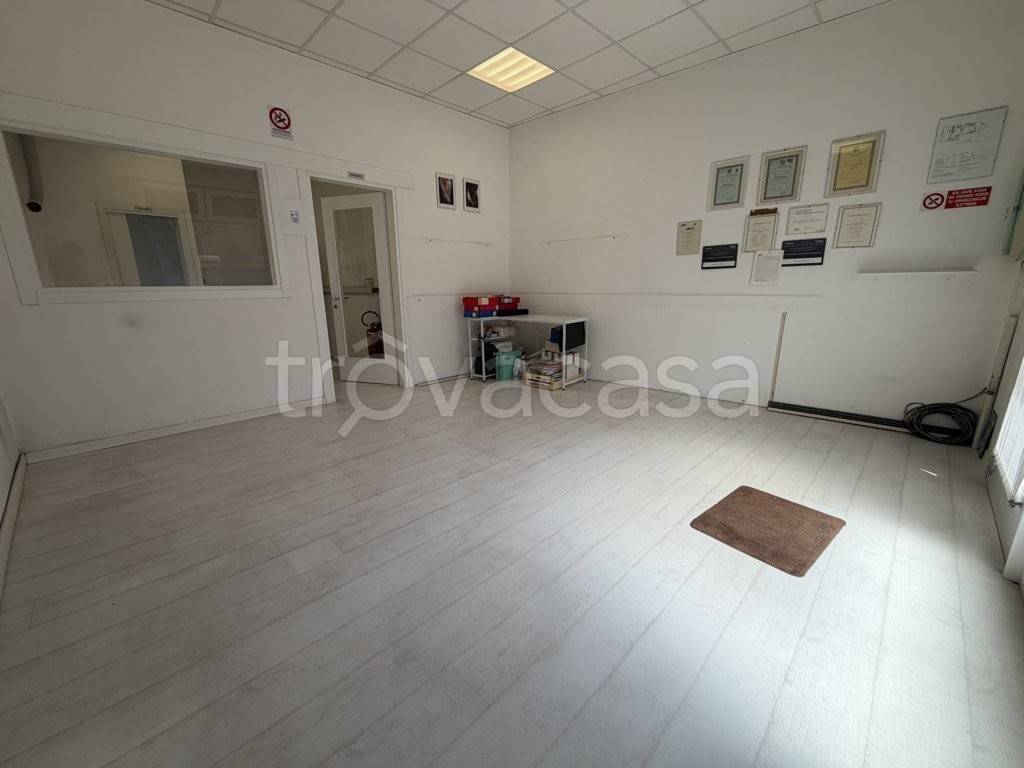 negozio in vendita a Venezia in zona Marghera
