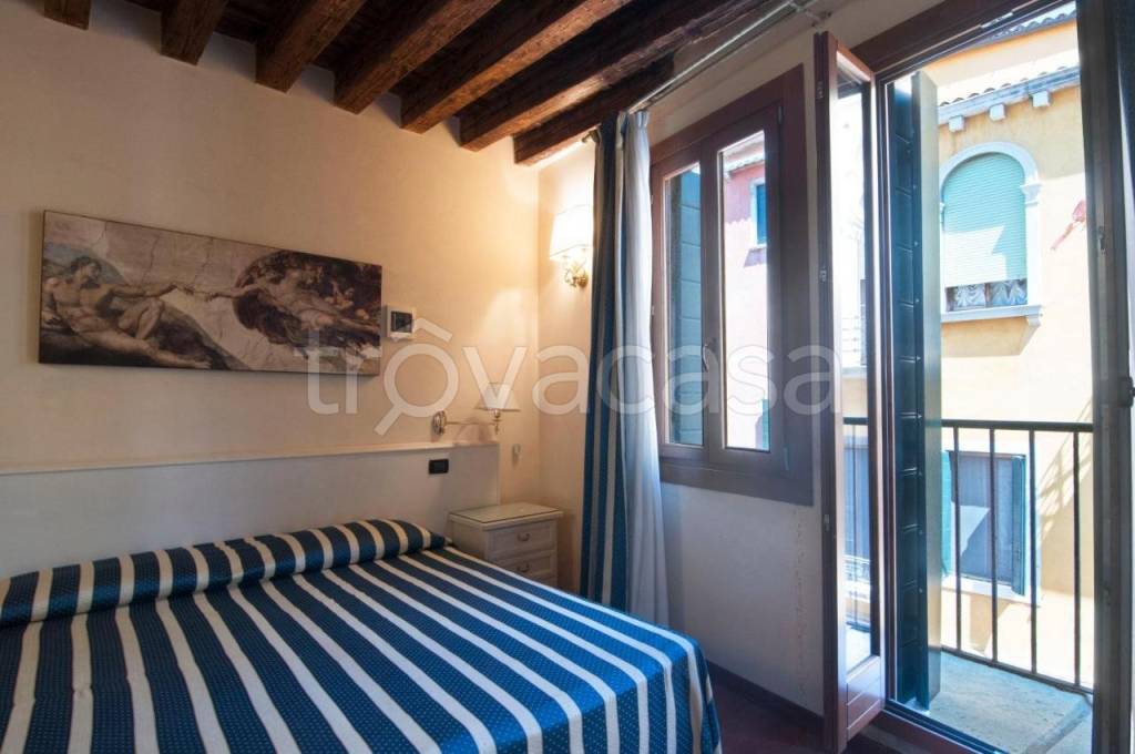 negozio in vendita a Venezia in zona Sestiere San Polo