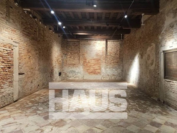 locale di sgombero in vendita a Venezia in zona Sestiere Cannaregio