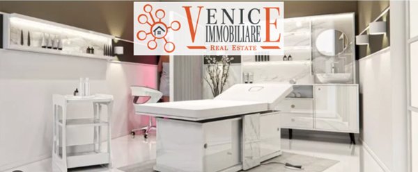negozio in vendita a Venezia in zona Mestre
