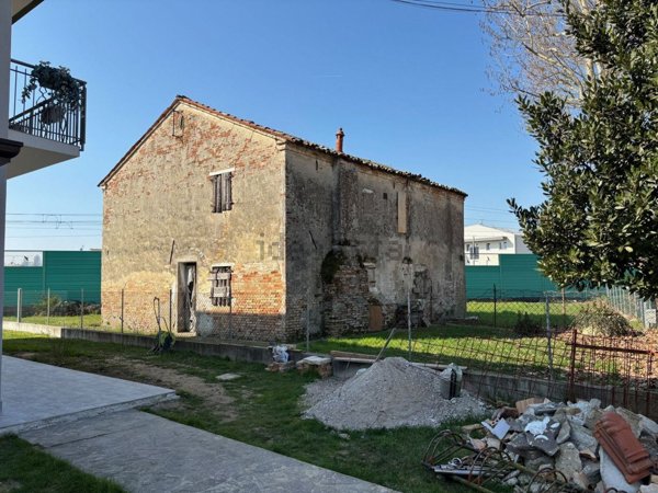 casa indipendente in vendita a Venezia in zona Mestre