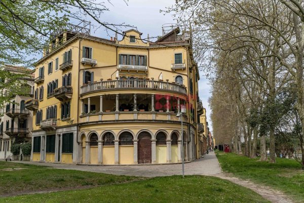 appartamento in vendita a Venezia in zona Lido di Venezia