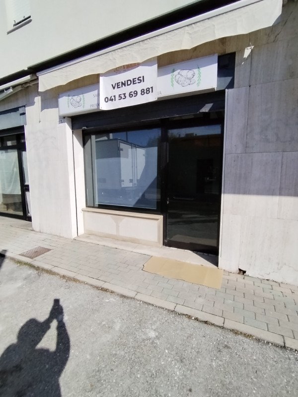negozio in vendita a Venezia in zona Carpenedo
