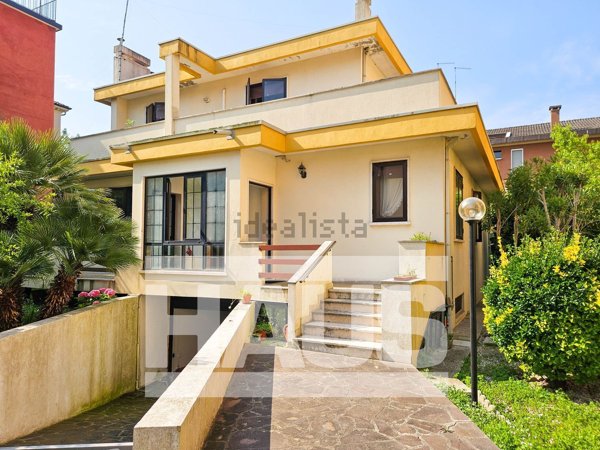 casa indipendente in vendita a Venezia in zona Lido di Venezia
