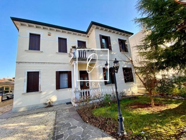 casa indipendente in vendita a Venezia in zona Mestre