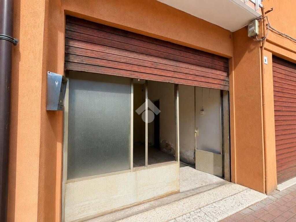 negozio in vendita a Venezia in zona Marghera