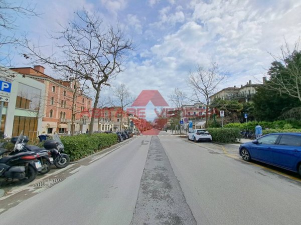 negozio in vendita a Venezia in zona Lido di Venezia