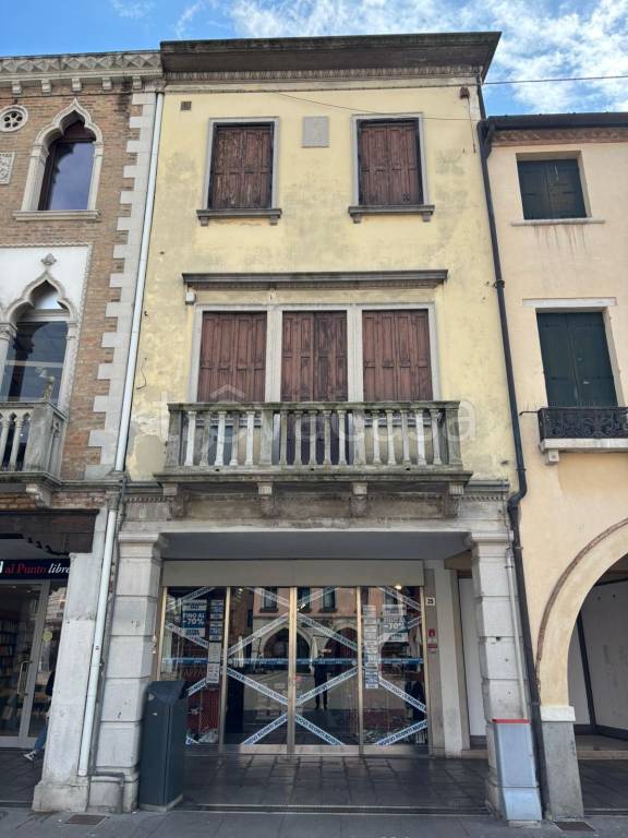 negozio in vendita a Venezia in zona Mestre