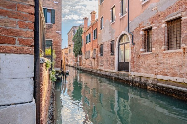 appartamento in vendita a Venezia in zona Sestiere Dorsoduro