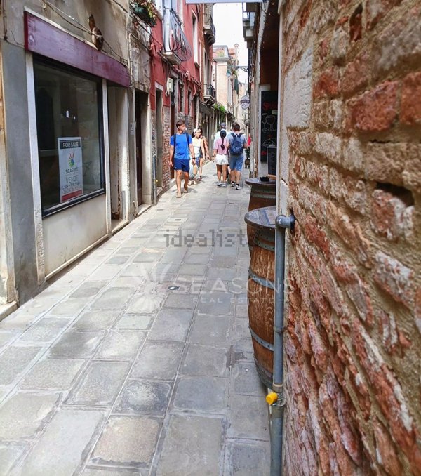 locale commerciale in vendita a Venezia in zona Sestiere Dorsoduro