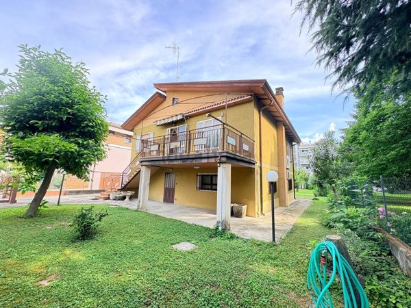 casa indipendente in vendita a Venezia in zona Carpenedo