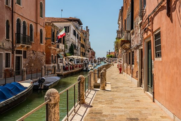 appartamento in vendita a Venezia in zona Sestiere Dorsoduro