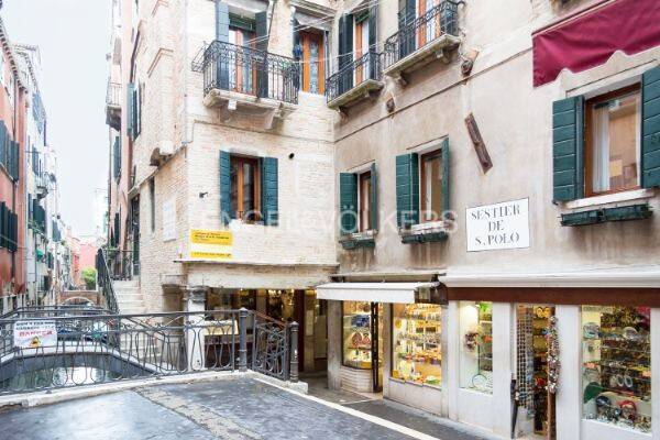 negozio in vendita a Venezia in zona Sestiere San Polo