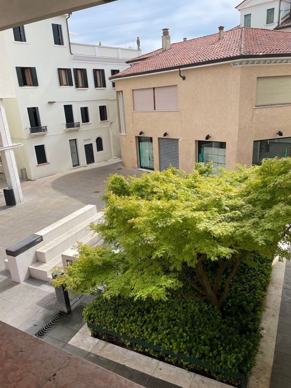 ufficio in vendita a Venezia in zona Mestre