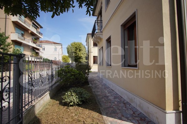 casa indipendente in vendita a Venezia in zona Mestre