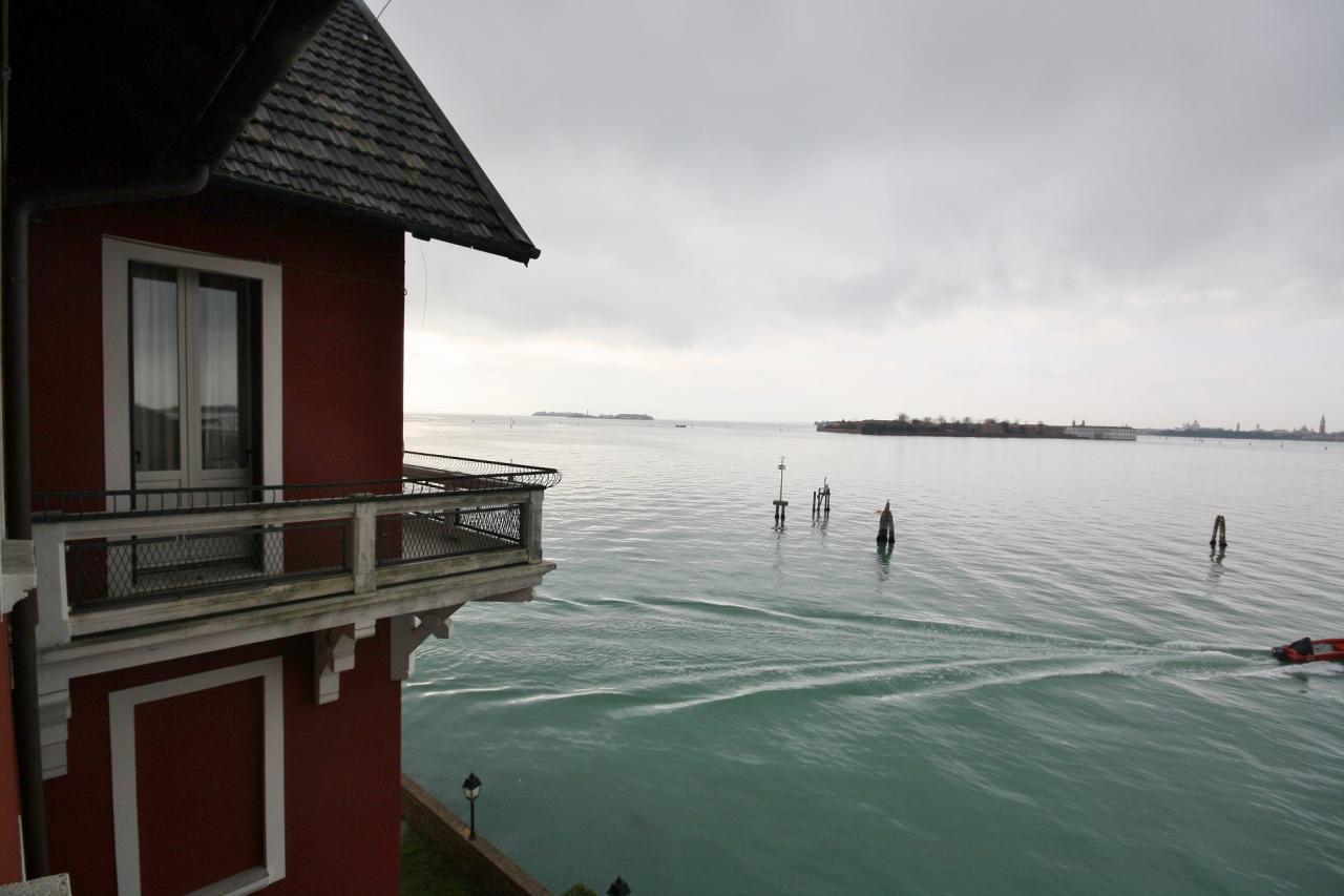 negozio in vendita a Venezia in zona Lido di Venezia