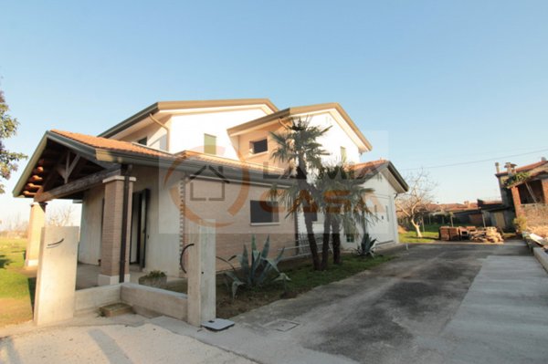casa indipendente in vendita a Vigonovo in zona Celeseo