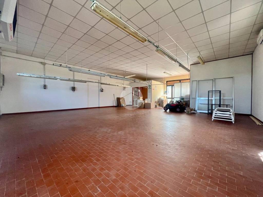 locale di sgombero in vendita a Vigonovo in zona Galta