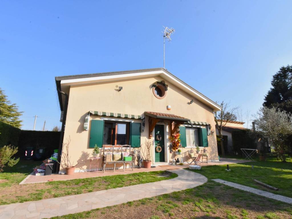 casa indipendente in vendita a Cavallino-Treporti in zona Punta Sabbioni