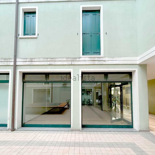 negozio in vendita a Cavallino-Treporti in zona Ca' Savio