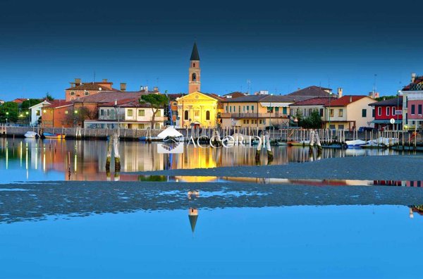 negozio in vendita a Cavallino-Treporti in zona Cavallino
