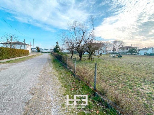 terreno edificabile in vendita a Cavallino-Treporti in zona Ca' Savio