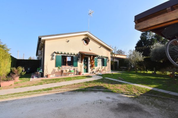 casa indipendente in vendita a Cavallino-Treporti in zona Punta Sabbioni
