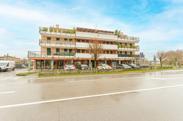 negozio in vendita a Cavallino-Treporti in zona Cavallino