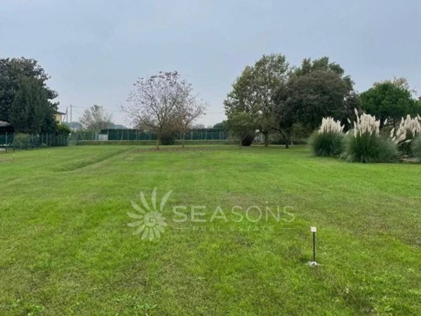 terreno edificabile in vendita a Cavallino-Treporti in zona Ca' Pasquali