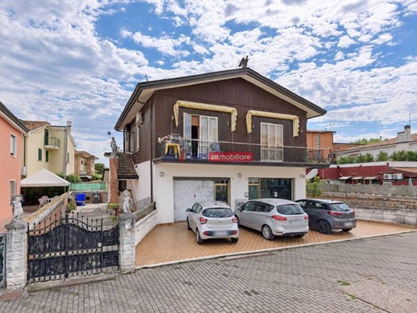 casa indipendente in vendita a Cavallino-Treporti in zona Ca' Ballarin