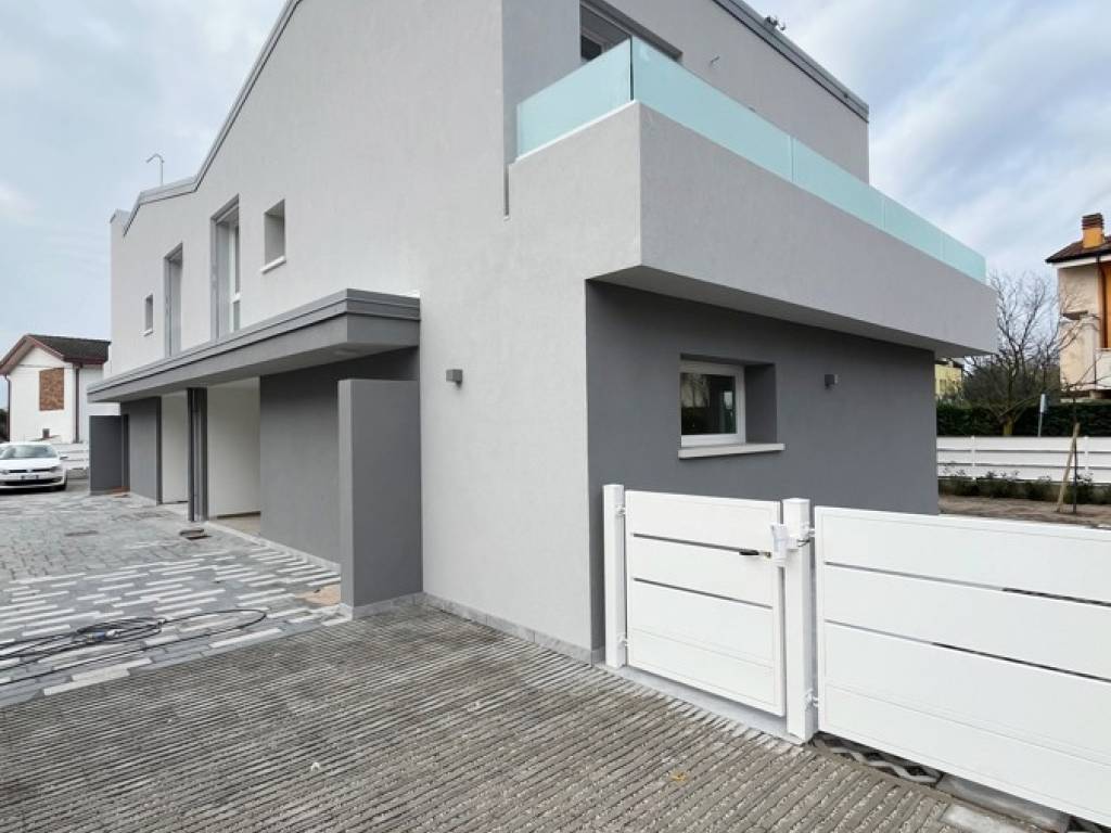 casa indipendente in vendita ad Abano Terme in zona Giarre