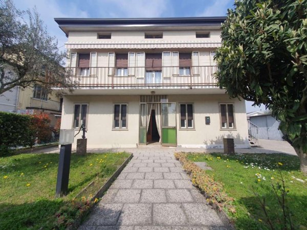 casa indipendente in vendita ad Abano Terme