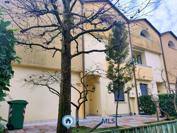casa indipendente in vendita ad Abano Terme in zona Monteortone