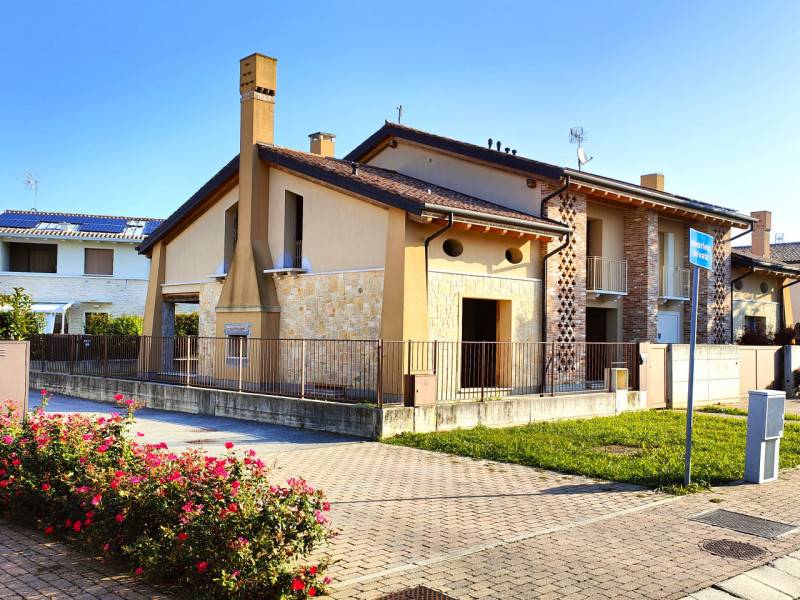 casa indipendente in vendita ad Abano Terme