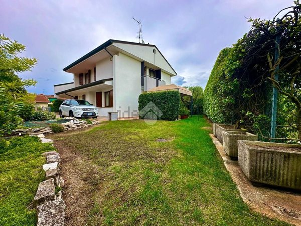 casa indipendente in vendita ad Abano Terme in zona Monteortone