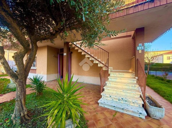 casa indipendente in vendita ad Abano Terme in zona Monteortone