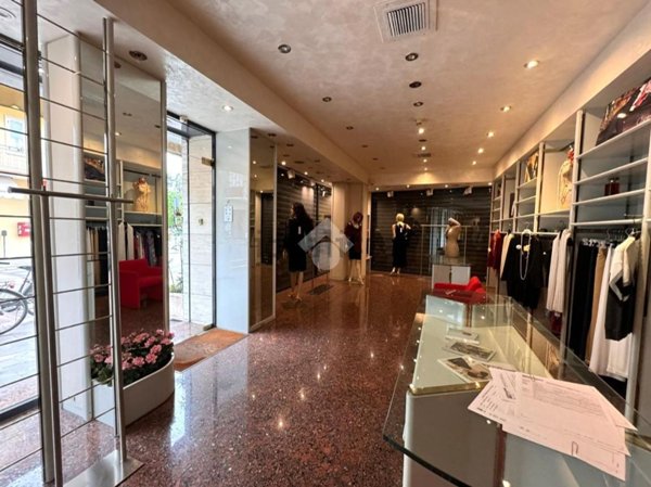 negozio in vendita ad Abano Terme