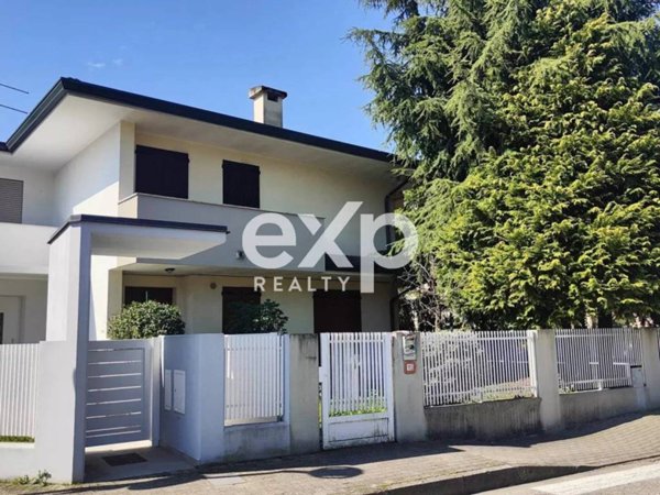 casa indipendente in vendita ad Abano Terme